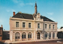 NEUVILLE-du-POITOU. - L'Hôtel De Ville - Neuville En Poitou