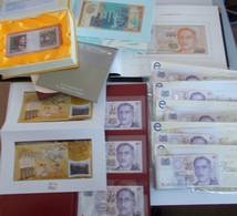 Singapore / Singapur: LATE ARRIVAL: Box Full With Different Banknotes Mostly In Gift-boxes And From - Singapur
