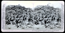 RARE  PHOTO VÉRITABLE STEREOSCOPIQUE EN 1900- L'ASSAUT BRILLANT DONNÉ PAR LES SUFFOLKS- AFRIQUE DU SUD - Cartes Stéréoscopiques