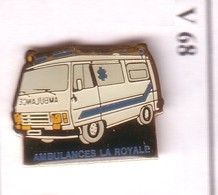 V68 Pin's Samu Ambulances Ambulance LA ROYALE Eckbolsheim Alsace Achat Immédiat - Geneeskunde