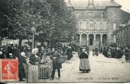 N°3317 T -cpa Coutances -un Coin Du Marché- - Marchés