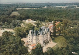 VOUNEUIL-SOUS- BIARD. - Vue Aérienne Du Centre Régional D'EPS. CPM Dentelée RARE - Vouneuil Sous Biard