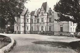 VOUNEUIL-SOUS- BIARD. - Vue Aérienne Du Centre Régional D'EPS. CPM Dentelée - Vouneuil Sous Biard