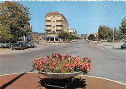 ROUSSILLON - L'Avenue - DS Citroën - Roussillon