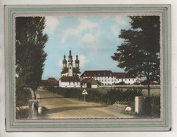 CPSM Dentelée - (67) EBERSMUNSTER - Aspect De L'entrée Du Bourg Et Vue Sur L'Abbatiale - Années  60 - Carte Colorisée - Ebersmunster