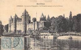 Josselin             56         La Procession En Bas Du Château          (voir Scan) - Josselin