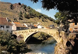 48 .n° 21201 . Le Pont De Montvert . Vue D Ensemble . Cpsm .10.5 X 15cm . - Le Pont De Montvert