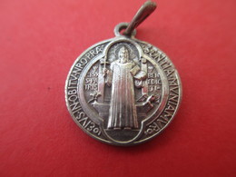 Médaille Religieuse Ancienne/Médaille De Saint BENOIT/Bronze Nickelé /Début XXéme         CAN569 - Godsdienst & Esoterisme
