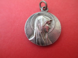 Médaille Religieuse Ancienne/Notre Dame De Lourdes/ Bernadette à La Grotte/ Bronze Nickelé /Début  XXéme    CAN571 - Religion &  Esoterik