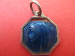 Médaille Religieuse Ancienne/Sainte Bernadette / Grotte De Lourdes./ Bronze émaillé Bleu/vers 1920   CAN576 - Religión & Esoterismo