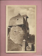 CPA -  Questembert -( Morbihan ) - La Tour Du Gust D'une Gentilhommière Du XVe Siècle Avec Effigies En Chêne Sculpté Des - Questembert