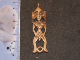 AMULETTE/PENDENTIF  EN OS - (1) - Arte Africano