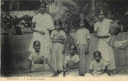 ASIE  INDE  Une Famille De Sanars - India