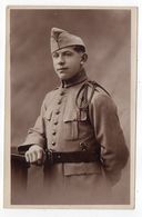 Militaria -- -- Carte-photo  De Soldat  --    ( à Identifier ) - Personen