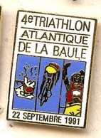 AA112 Pin's 4 TRIATHLON La Baule-Escoublac 91 Loire Atlantique Vélo Natation Course Qualité Egf Achat Immédiat Immédiat - Biathlon