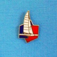 1 PIN'S //  ** LE CATAMARAN / ELF-AQUITAINE / DE MARC PAJOT ** . (B-I) - Segeln