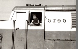 Photographie D'un Train 5795 Et De Son Conducteur - Reproduction - Trains
