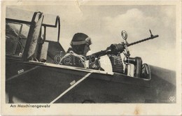 T3 1942 Am Maschinengewehr / WWII German Military Pilot With Machine Gun (tear) - Non Classés