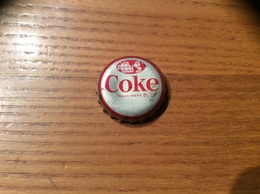 Ancienne Capsule "Coke N°90 - SWITZERLAND - THE MATTERHORN"Etats-Unis (USA) Coca-Cola, Série Pays (Liège Enlevé) - Limonade