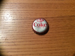 Ancienne Capsule "Coke N°34 -FRENCH GUIANA-FELIX EBOUE MONUMENT"Etats-Unis (USA) Coca-Cola, Série Pays (Liège Enlevé) - Soda