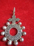 Pendentif Dizainier  Scout Ancien /Métal Nickelé/ MiXXéme     CAN817 - Religión & Esoterismo