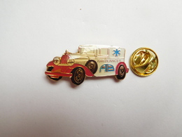 Beau Pin's , Médical , Ambulances AB , Auto Ancienne , Aubervilliers - Geneeskunde