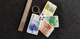 Porte-clés 4 Billets BILLET Banque Fictifs En Plastique DE 20 50 100 200 EUROs - Specimen