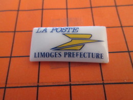 2719 Pin's Pins / Belle Qualité Et Rare / THEME POSTES : LA POSTE LIMOGES PREFECTURE En Céramique - Postes