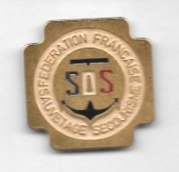 Pin's  Médical, S O S, FÉDÉRATION  FRANÇAISE  SAUVETAGE  SECOURISME - Geneeskunde