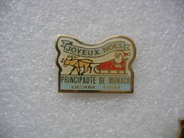 Pin's Joyeux Noel De La Principauté De MONACO, UCAM 1991 (Union Des Commerçants Et Artisans De Monaco) - Natale