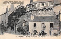 Plöermel         56       Anciennes Fortifications. Les Remparts  (Voir Scan) - Ploërmel