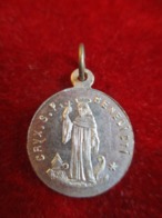 Mini- Médaille Religieuse Ancienne/ Saint Benoit/ Croix Bénédictine / Aluminium/Début XXéme       CAN835 - Religion & Esotérisme