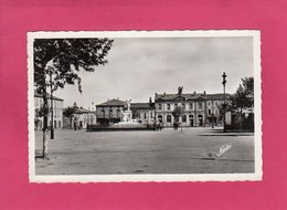 81 Tarn, CARMAUX, Place Jean Jaurès, Animée, (Narbo) - Carmaux