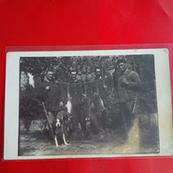 CARTE PHOTO CHASSEUR AVEC GIBIERS - Caza