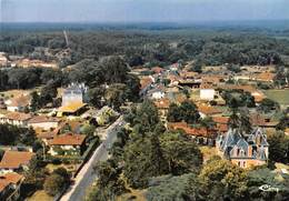 CASTETS-des-LANDES - Vue Panoramique Aérienne Sur La Place De L'hôtel-de-ville Et Le Château De Beauregard - Castets