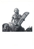 Photo Afrique 12,8 X 17,8 Cms, AEF, Oubangui Chari - Mobaye - Jeune Danseuse ... Danse De Guerre ( Seins Nus ) - Afrique