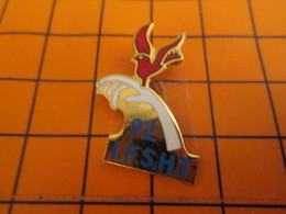 1318A Pin's Pins / Belle Qualité & Rare / THEME MEDICAL : IFSHT 92 OISEAU International Federation Of Societies For Hand - Geneeskunde