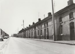 Boussu  - Rue De Dour ... Corons ... Photo Années 80 - Boussu