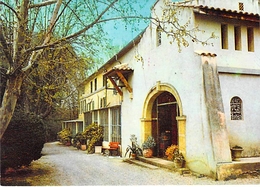 84 - La Tour D'Aigues - Maison De Repos "Notre Dame De La Ferrage" - Chapelle Et Bâtiment Principal - La Tour D'Aigues