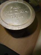 Boite Ancienne Pour FILM KODAK TANK "C" - Supplies And Equipment