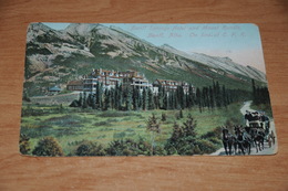 2442-              CANADA - BANFF SPRINGS HOTEL AND MOUNT RUNDLE / HORSE CARRIAGE - Banff