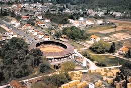 ROQUEFORT - Vue Générale Aérienne Et Les Arènes - Roquefort