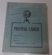 Ancien Protège-Cahier Avec Tables Au Dos - Other Book Accessories