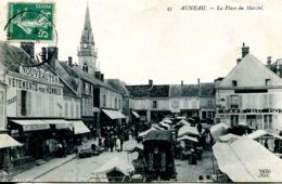 N°4032 T -cpa Auneau -la Place Du Marché- - Auneau