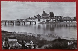 Cpsm 45 GIEN  Anime Bords De La Loire Pont Chateau  2 CV Citroen Pique Nique - Gien