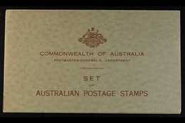 1934 PRESENTATION PACK A Grey Green Folder Inscribed "Commonwealth Of Australia / Postmaster-General's Department / Set  - Otros & Sin Clasificación