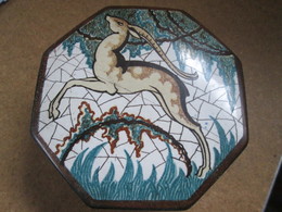 Bonbonniere Octogone Art Deco En Faience  A Decor D Une Gazelle  1930 - Sarreguemines (FRA)