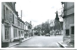 N°4168 T -cpsm Le Grand Présigny -place De L'église- - Le Grand-Pressigny