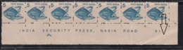 EFO, Error / Freek, India MNH 1979 , Strip Of 7, Fish, 1979 Large Star Wmk, 6th Series Definitive, Creased Paper - Variétés Et Curiosités