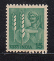 EFO, Error / Creased Paper, India MNH 1982, 15p Techology In Agriculture,  Farmer Science Chemistry Lab Tool - Plaatfouten En Curiosa